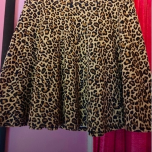 90’s Retro Leopard 🐆 Skater Mini Skirt Fun+Playful Animal Print Women’s Small - Picture 3 of 3